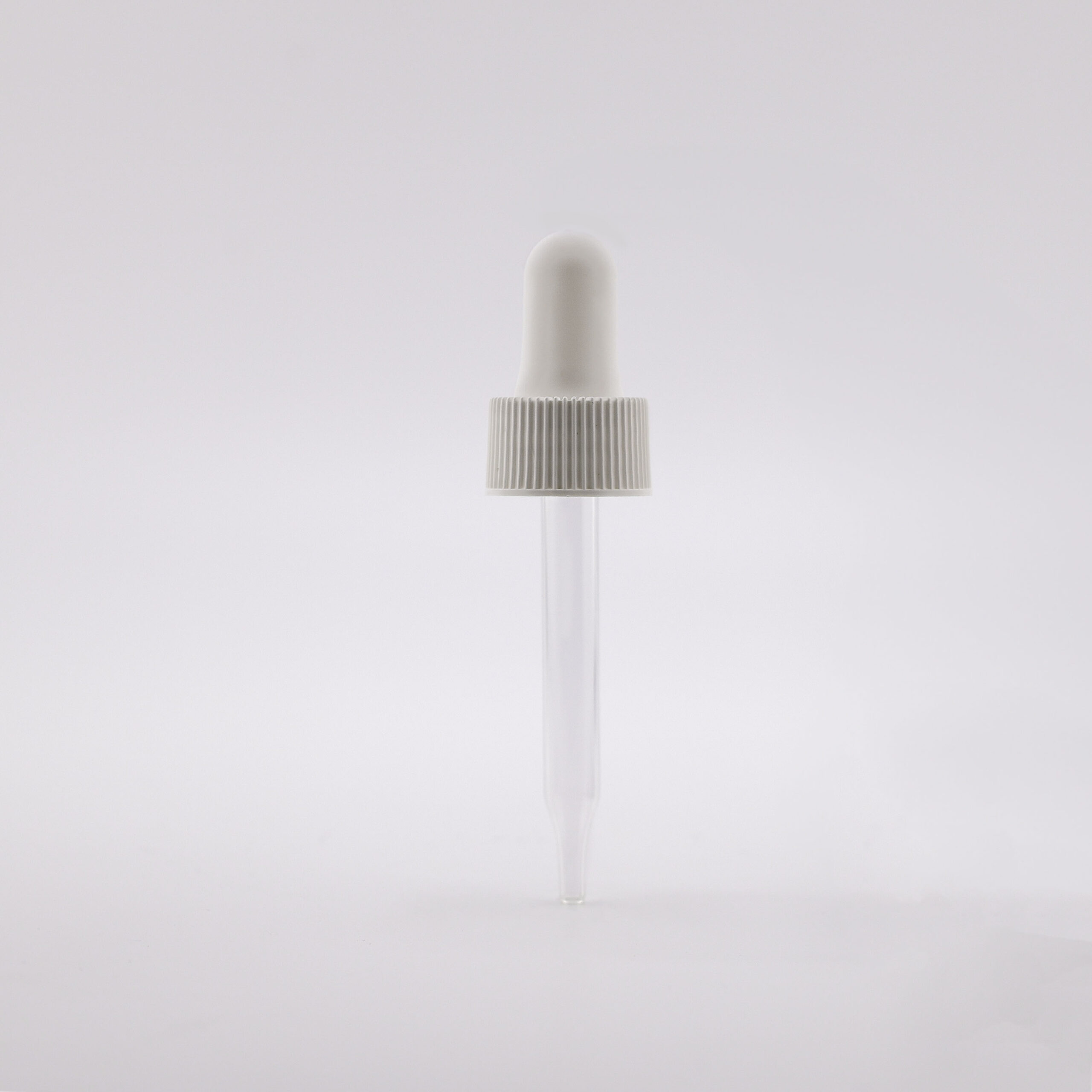 GB08186502 18-400 White PP Plastic Ribbed Skirt Dropper with 65 mm Straight Glass Pipette